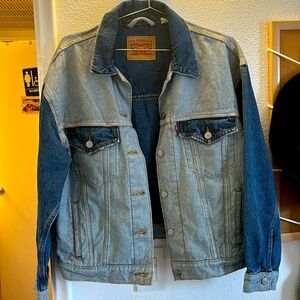 Levi’s two-tone denim jacket